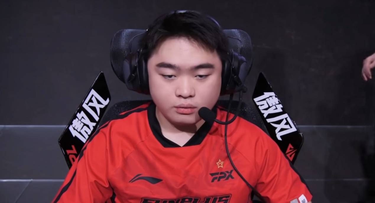 RNG碾压FPX，Knight完成史诗逆转宿命之战成都决赛之夜，锁定晋级资格