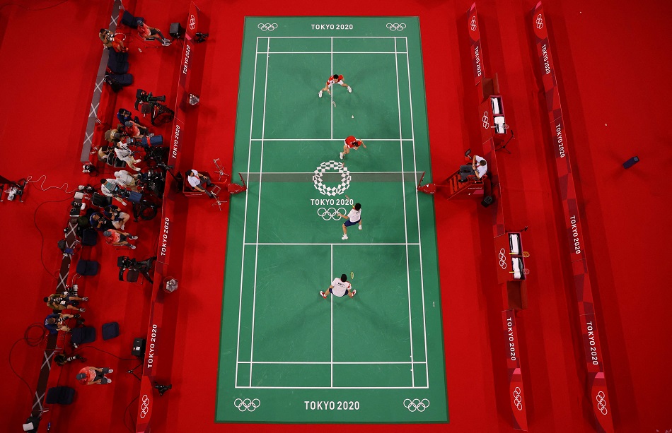 中国队碾压日本队，黄鸭组合点燃赛场